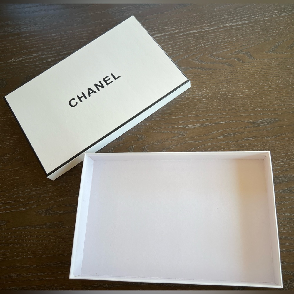 CHANEL Black & White Empty Signature Gift Box 14x9x2